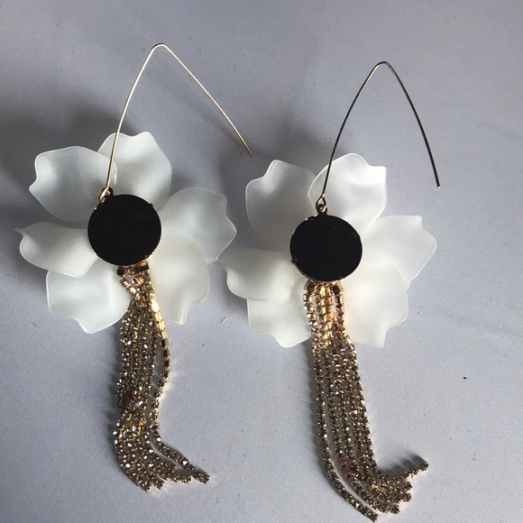 🤍new. resin flower tassel earrings - Picture 10 of 11